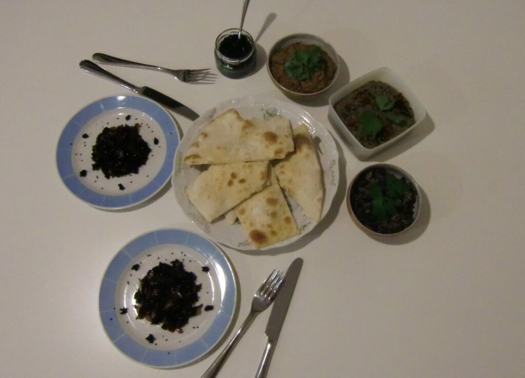 Foul, Frijoles negro und falscher Hummus an Focaccia mit Fenchelsalat